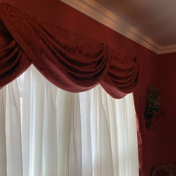 Red formal curtains - Picture 1 of 6